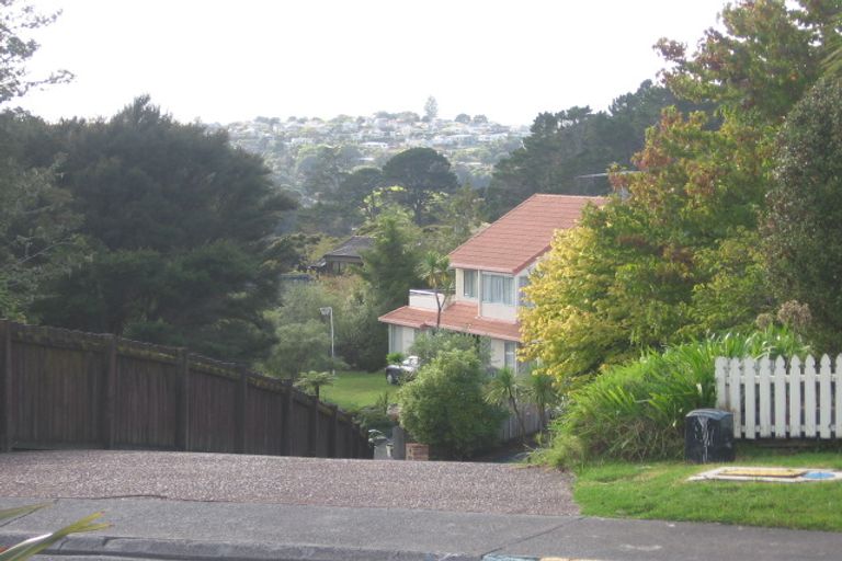 Photo of property in 35 Ravenstone Place, Chatswood, Auckland, 0626