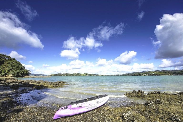 Photo of property in 105 Tahunatapu Road, Parua Bay, Whangarei, 0174