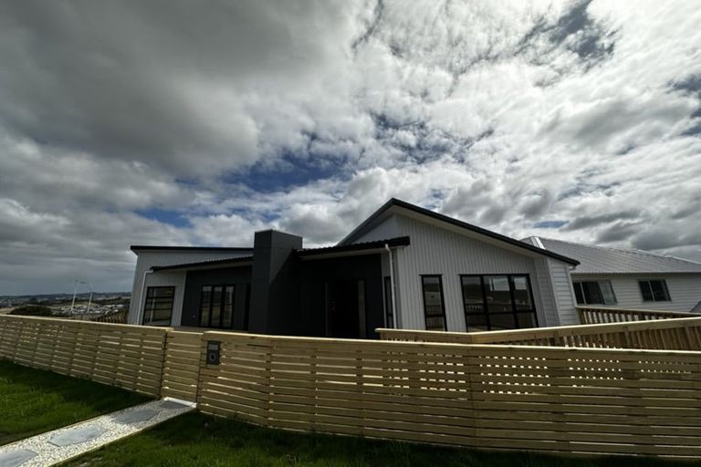 Photo of property in 1 Sunnyheights Road, Orewa, 0931