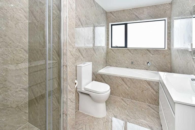 Photo of property in 10 Tapuwae Way, Mangere Bridge, Auckland, 2022