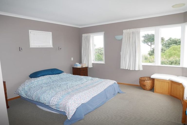 Photo of property in 18 Kirkway, Raumati Beach, Paraparaumu, 5032