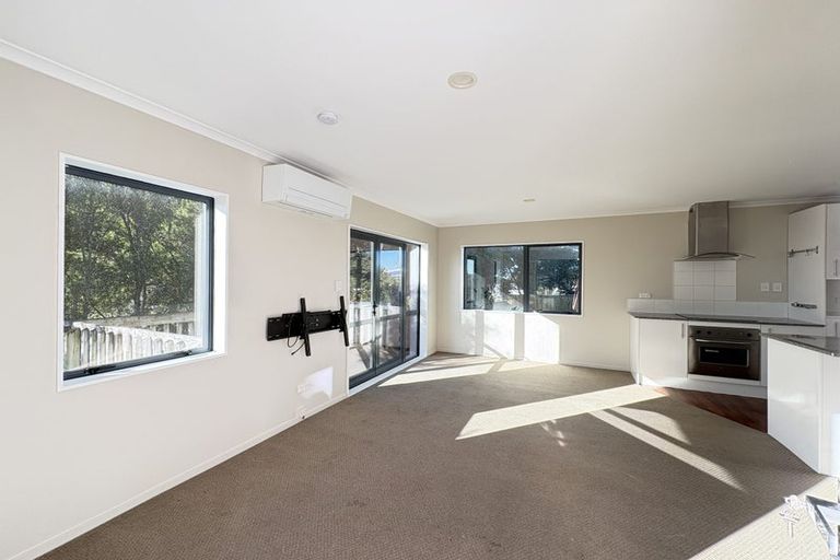 Photo of property in 86b Royal View Road, Te Atatu South, Auckland, 0610