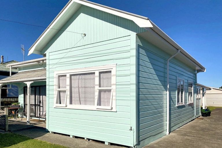 Photo of property in 15 Gibson Street, Aramoho, Whanganui, 4500
