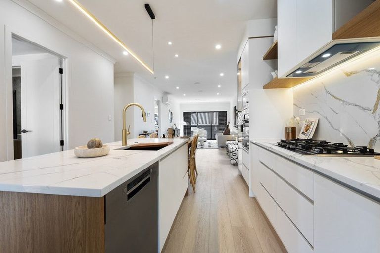 Photo of property in 69b Chivalry Road, Glenfield, Auckland, 0629