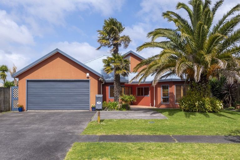 Photo of property in 12 Fremantle Place, Pakuranga Heights, Auckland, 2010