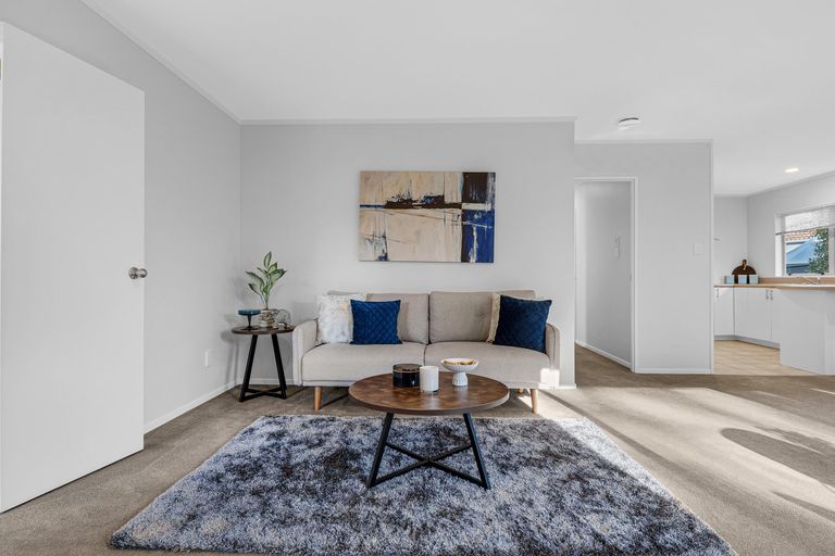 Photo of property in 2/105 Carnoustie Drive, Wattle Downs, Auckland, 2103