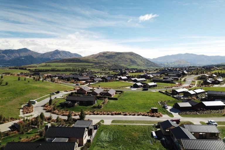 Photo of property in 23 Pendeen Crescent, Jacks Point, Queenstown, 9371