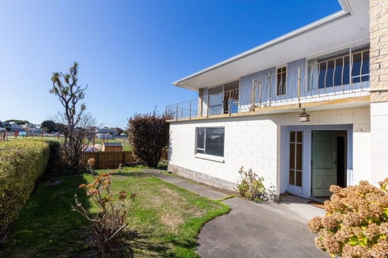 Photo of property in 21 Main Road, Redcliffs, Christchurch, 8081