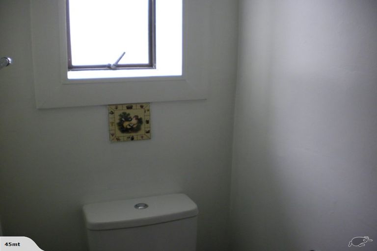 Photo of property in 140 Akaroa Drive, Maupuia, Wellington, 6022