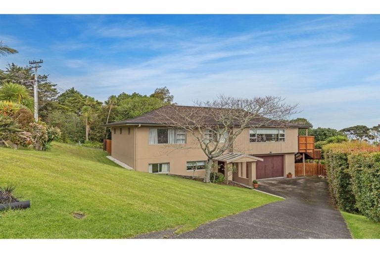 Photo of property in 1 Pluto Place, Beach Haven, Auckland, 0626