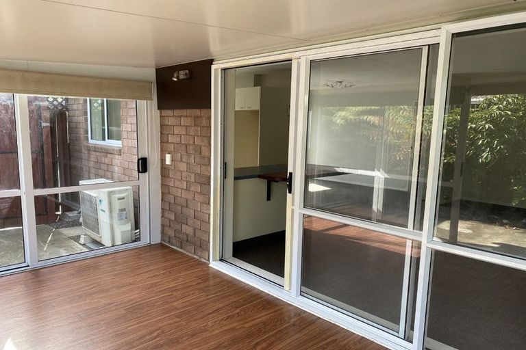 Photo of property in 292a Wainoni Road, Avondale, Christchurch, 8061