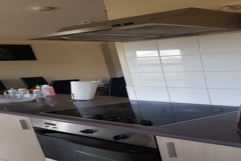 Photo of property in 3 Barnea Circle, Glen Eden, Auckland, 0602