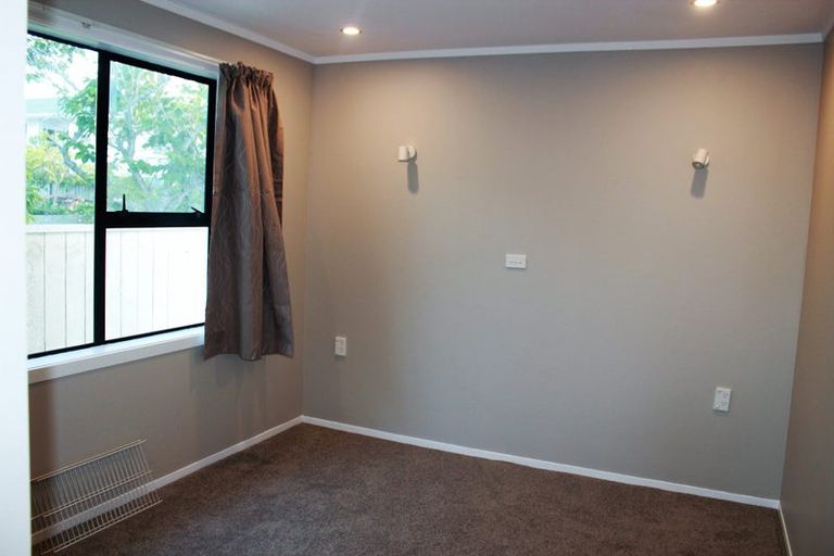 Photo of property in 3 Glen Marine Parade, Glendene, Auckland, 0602
