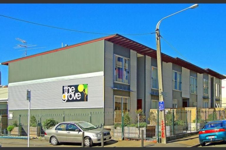 Photo of property in 3 Kelvin Grove, Te Aro, Wellington, 6011