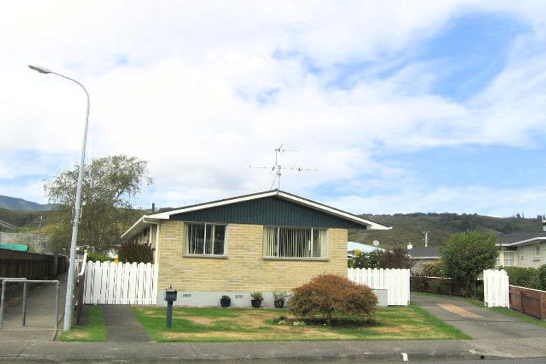 Photo of property in 15 Riversdale Road, Clouston Park, Upper Hutt, 5018