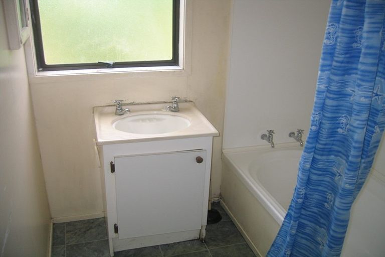 Photo of property in 1/21 Wattle Street, New Lynn, Auckland, 0600