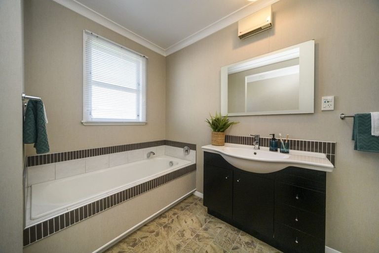 Photo of property in 6 Ruha Street, West End, Palmerston North, 4412