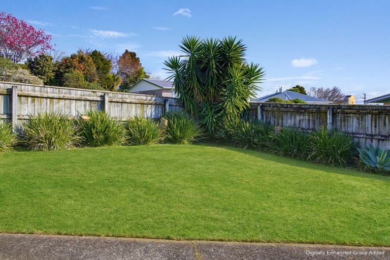 Photo of property in 5 Mayfair Place, Westown, New Plymouth, 4310