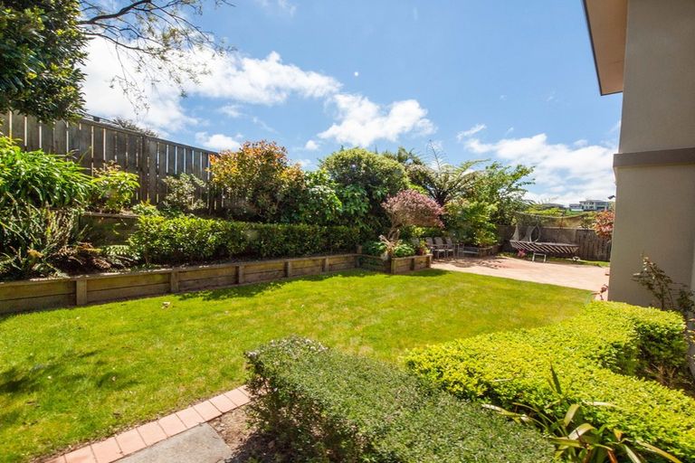 Photo of property in 6 Derry Hill, Churton Park, Wellington, 6037