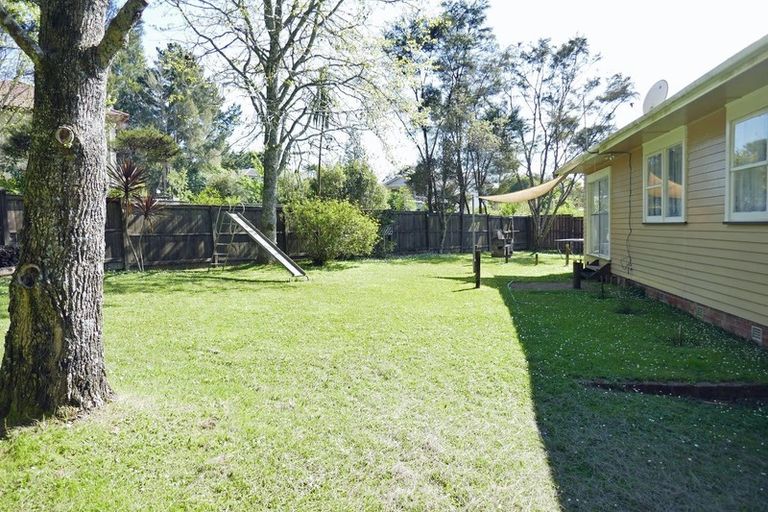 Photo of property in 46 Castleford Street, Green Bay, Auckland, 0604