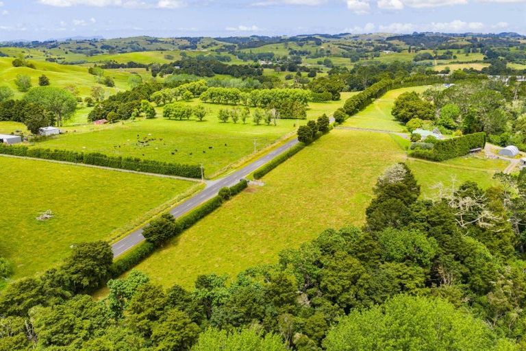 Photo of property in 326 Tauraroa Road, Maungakaramea, 0178