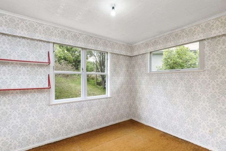 Photo of property in 39 Turville Crescent, Newlands, Wellington, 6037