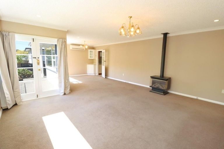 Photo of property in 18 Churchill Avenue, Hokowhitu, Palmerston North, 4410