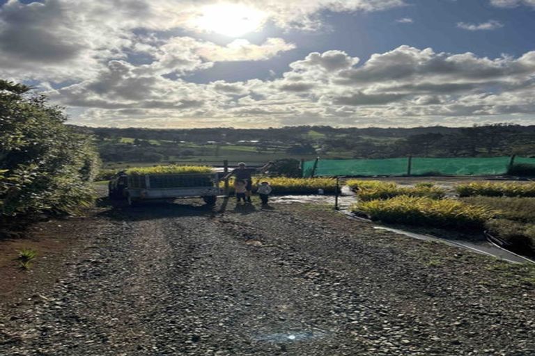 Photo of property in 200 Tawa Road, Kumeu, 0891