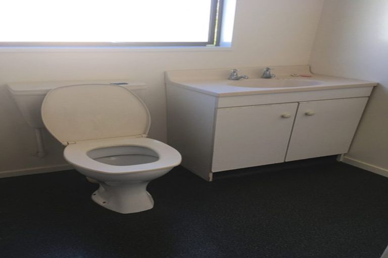 Photo of property in 4/13 Brockworth Place, Riccarton, Christchurch, 8011