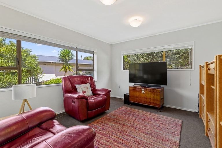 Photo of property in 1/15 Deep Creek Road, Waiake, Auckland, 0630