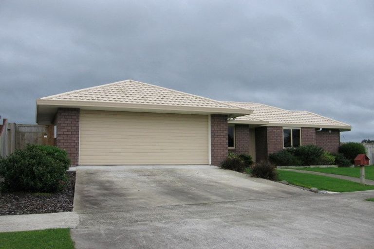 Photo of property in 9 Sunshine Place, Kelvin Grove, Palmerston North, 4414