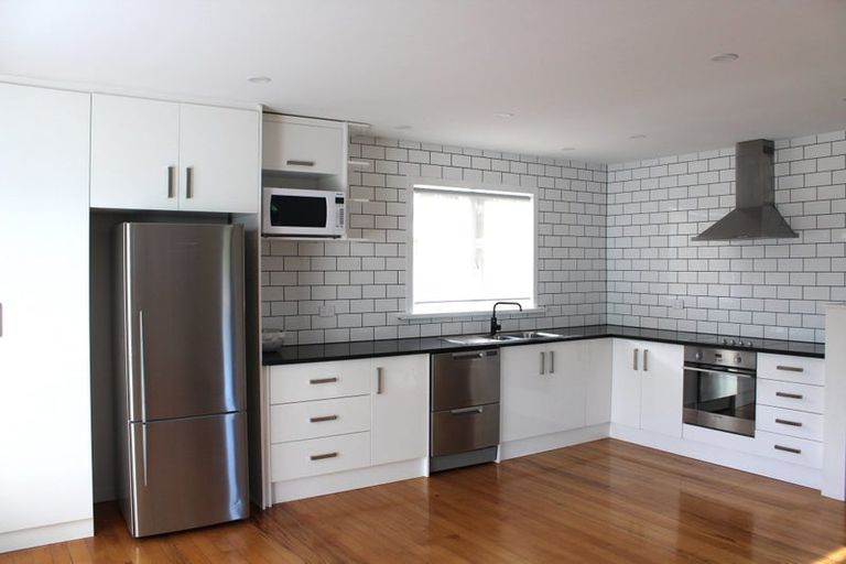 Photo of property in 50 Kapuka Road, Mangere Bridge, Auckland, 2022