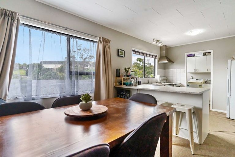 Photo of property in 2/20 Landsdale Place, Massey, Auckland, 0614