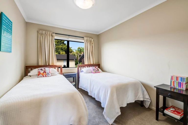 Photo of property in 13 Seagate Place, Red Beach, 0932