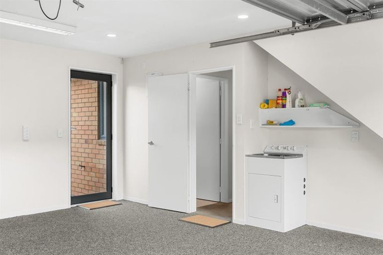 Photo of property in 32 Berkshire Drive, Avonhead, Christchurch, 8042