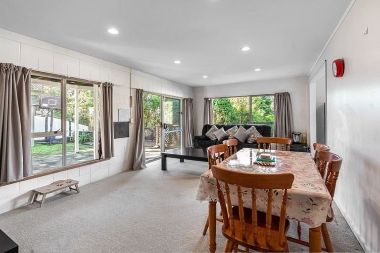 Photo of property in 138 Chelsea View Drive, Chatswood, Auckland, 0626