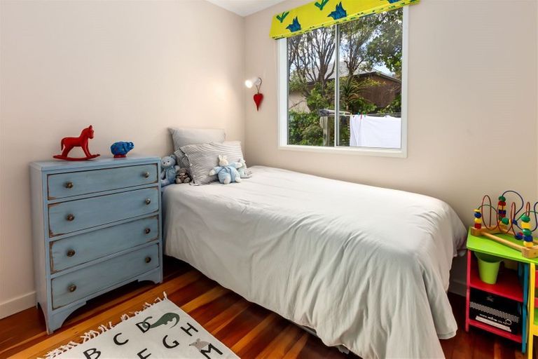 Photo of property in 19 Oak Avenue, Paremata, Porirua, 5024