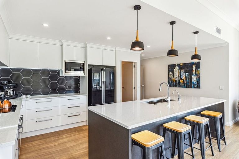 Photo of property in 11 Taranui Way, Paraparaumu Beach, Paraparaumu, 5032