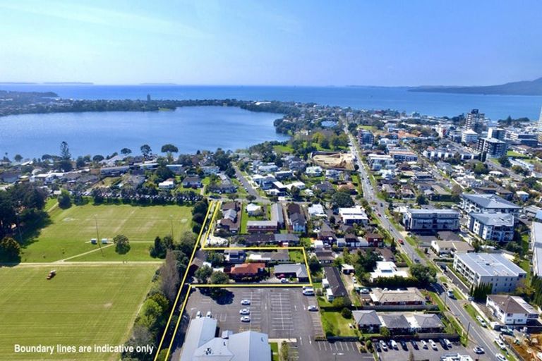 Photo of property in 2/36 Pupuke Road, Takapuna, Auckland, 0622