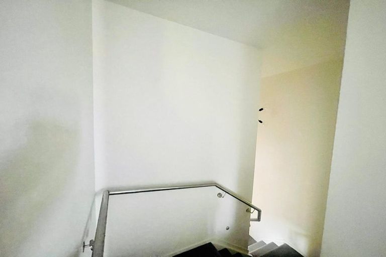 Photo of property in 10a Benton Place, Manurewa, Auckland, 2102