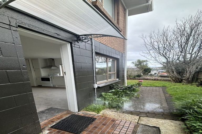 Photo of property in 24 Dallas Place, New Windsor, Auckland, 0600