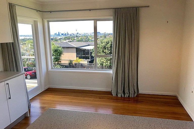 Photo of property in 1/1 Kaihu Street, Northcote, Auckland, 0627
