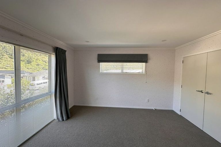 Photo of property in 37 Somerby Mews, Silverstream, Upper Hutt, 5019