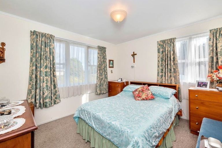 Photo of property in 12 Wylie Avenue, Sunnynook, Auckland, 0620