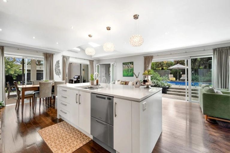 Photo of property in 11 Holly Way, Sunnyhills, Auckland, 2010