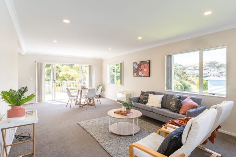 Photo of property in 18 Erlestoke Crescent, Churton Park, Wellington, 6037