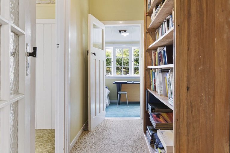 Photo of property in 2 Hoyle Place, New Plymouth, 4310