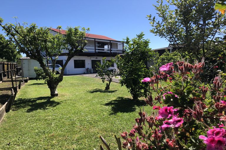 Photo of property in 6 Charles Miller Court, Clarks Beach, 2122