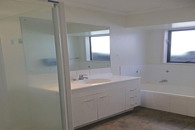 Photo of property in 6 Bokeen Lane, Flat Bush, Auckland, 2019