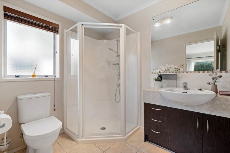 Photo of property in 3 Borthwick Close, Flat Bush, Auckland, 2016